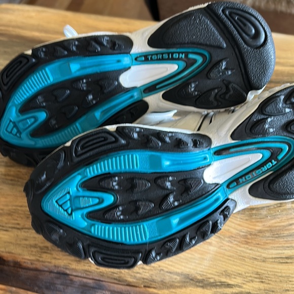 Womens Adidas Galaxy shoes - Picture 4 of 8